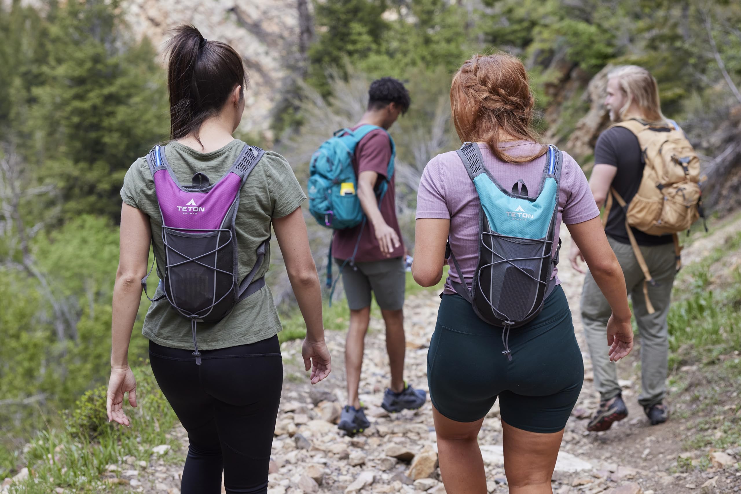 Teton Oasis/Trailrunner Hydration Backpack – Lightweight Water Pack with 2L/3L Bladder for Hiking, Running, Cycling, Biking 18L/22L Sizes – Sewn-in Rain Cover – Fits Men and Women